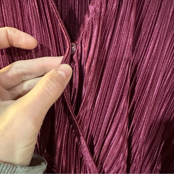 NWT Gilli Standing Ovation Maroon Midi Dress - Picture 9 of 12